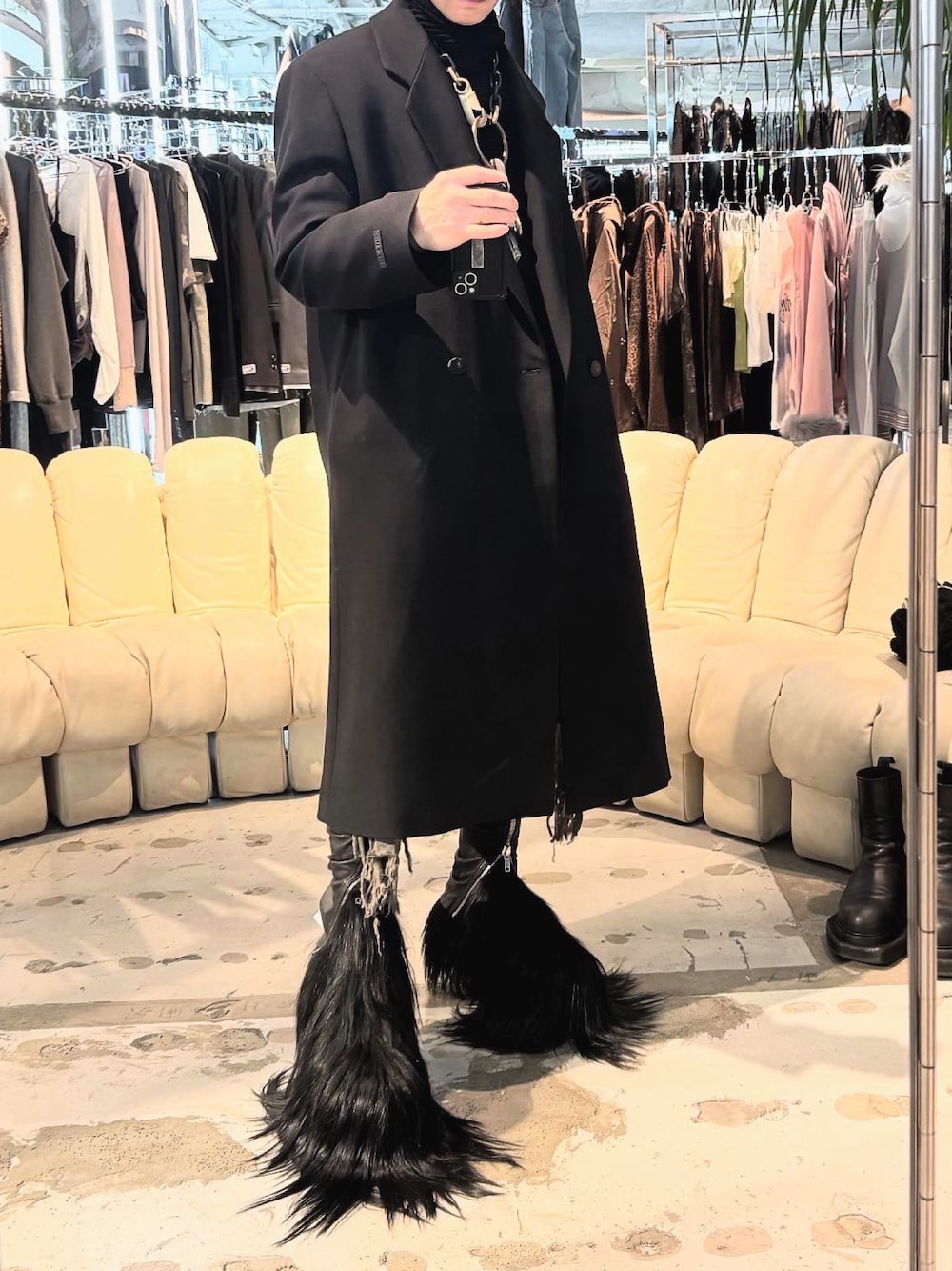 「リックオウエンス」｜「Rick Owensのアイテム（ブーツ、ブラック系）」を使った、trestelle2012さん（メンズ・173cm）の冬コーディネートの1枚目の写真