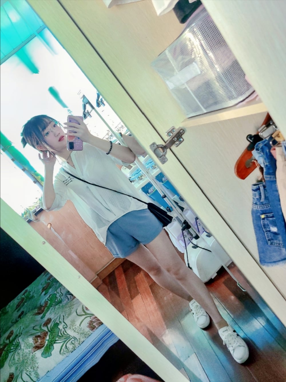 「ootd、夏、休闲、白シャツ、透け感、ショートパンツ、しまむら、GUCCI、osewaya、街头搭配」｜「しまむらのアイテム（カーゴパンツ、ブルー系）」を使った、まいにゃん💜さん（レディース・163cm）の夏コーディネートの1枚目の写真