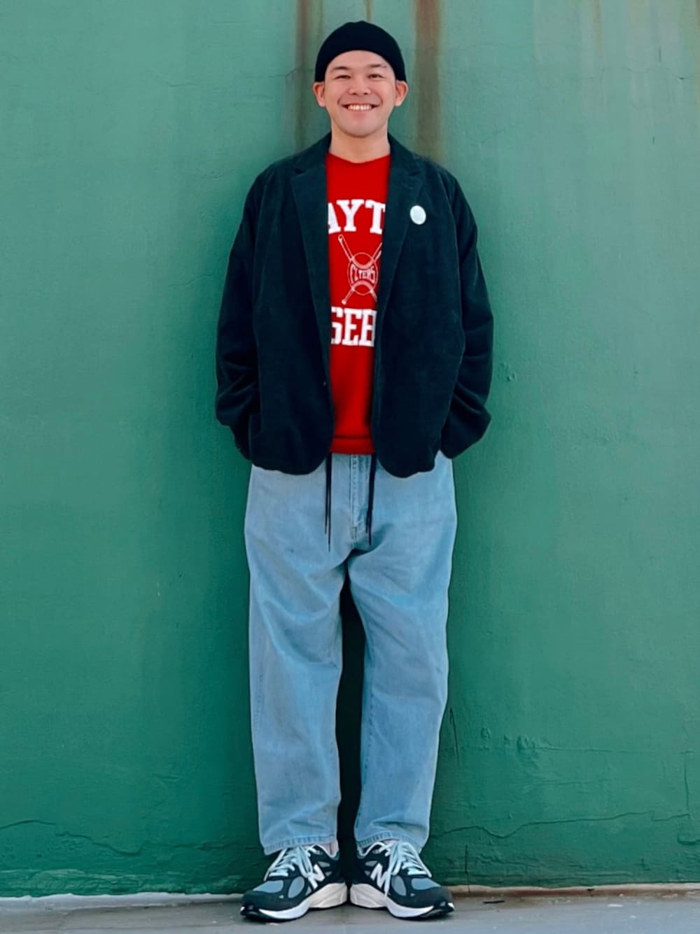 「sillage、おしゃれさんと繋がりたい、シンプルコーデ、Champion、COMESANDGOES、New Balance、kith、オトナカジュアル、オーバーサイズ、カジュアルコーデ、カジュアル、シンプル、冬コーデ、お洒落さんとつながりたい、デニム」｜「COMESANDGOESの＜COMESANDGOES＞ STANDARD KNIT/ニットキャップ □□（ニットキャップ/ビーニー、ブラック系）」を使った、RYAN Zさん（メンズ・176cm）の冬コーディネートの1枚目の写真