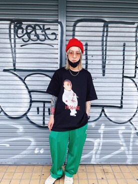 レッド系のアイテムを使った グリーンパンツ のメンズ人気ファッションコーディネート Wear