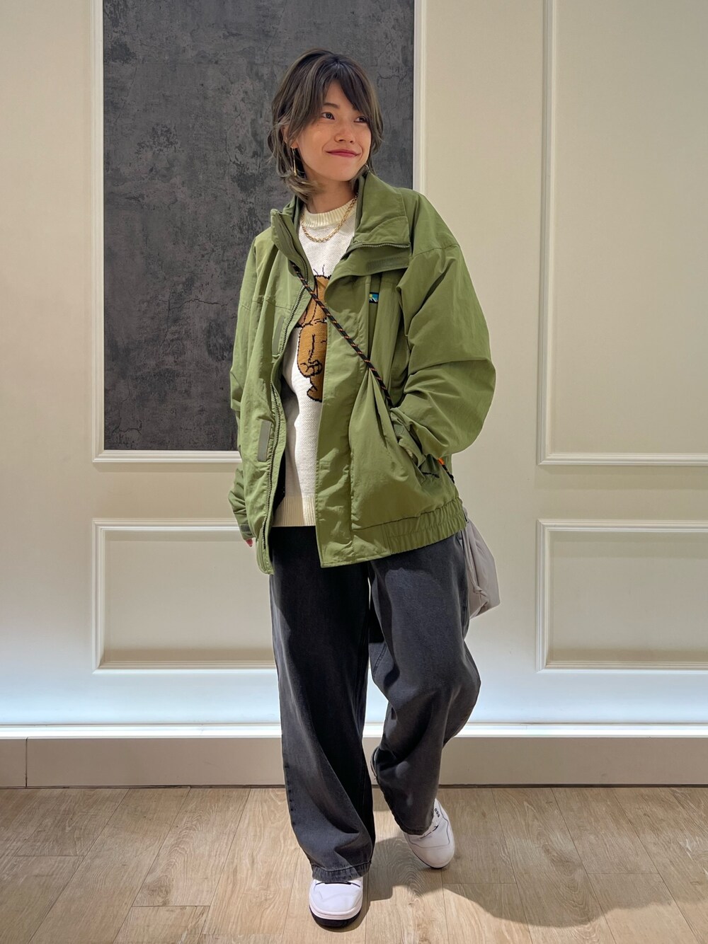 「ジャケット、ジャケットコーデ、シンプル、デニム、デニムパンツ、今日のコーデ、ゆるコーデ、メンズライク、メンスアイテム、メンズライク女子、トムとジェリー、秋服まるっと大公開、秋色、オーバーサイズ」｜「Franklin Climbingの【Franklin Climbing】カスケードスタンドジャケット（ナイロンジャケット、グリーン系）」を使った、TOTO_fredyさん（レディース・164cm）の秋コーディネートの1枚目の写真