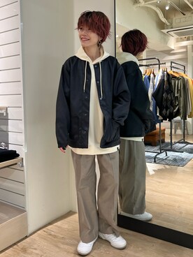 「スニーカー好きと繋がりたい」｜「アイテム（ブルゾン）」を使った、TOTO_fredyさん（レディース・164cm）の冬コーディネート