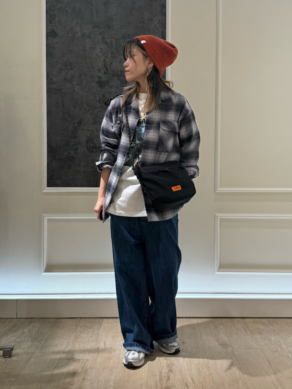 「シャツスタイル、秋服準備はじめました、韓国ファッション、デニム、デニムパンツ、シャツコーデ、シャツ好き集まれ、秋服、秋服コーデ」｜「halo commodityの【halo Commodity/ハロ コモディティー】Half Delight Watch ワッチ（ニットキャップ/ビーニー、オレンジ系）」を使った、TOTO_fredyさん（レディース・164cm）の秋コーディネートの1枚目の写真