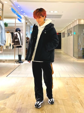 「服とコスメでなりたい自分に」｜「アイテム（ダウンジャケット/コート）」を使った、TOTO_fredyさん（レディース・164cm）の冬コーディネート