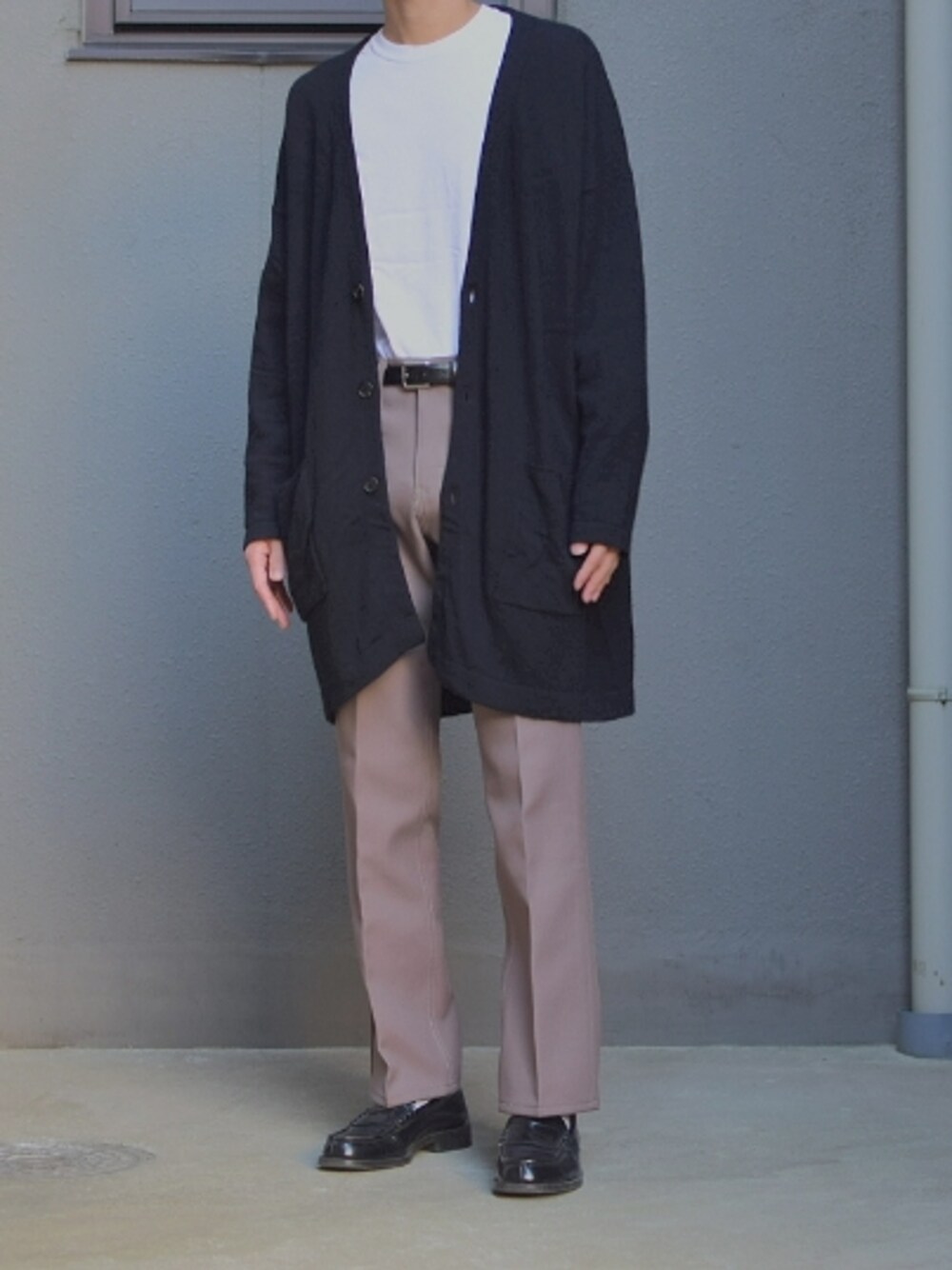 「だから秋服が好き、お洒落さんとつながりたい、秋冬コーデ、秋コーデ、きれいめカジュアル、ゆるコーデ、シンプルコーデ、キレイめ、大人カジュアル、カーディガン、秋服準備はじめました、ロンT」｜「EN ROUTEのアイテム（カーディガン/ボレロ、ブラック系）」を使った、きっどさんさん（メンズ・176cm）の秋コーディネートの1枚目の写真
