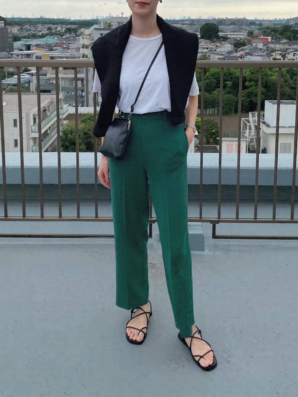 「秋のコーデ、秋服、23区、LAURA DI MAGGIO、グリーン、グリーンパンツ、シンプル、高身長女子、スエット」｜「23区のアイテム（パンツ、パープル系）」を使った、Ayaさん（レディース・173cm）の秋コーディネートの1枚目の写真