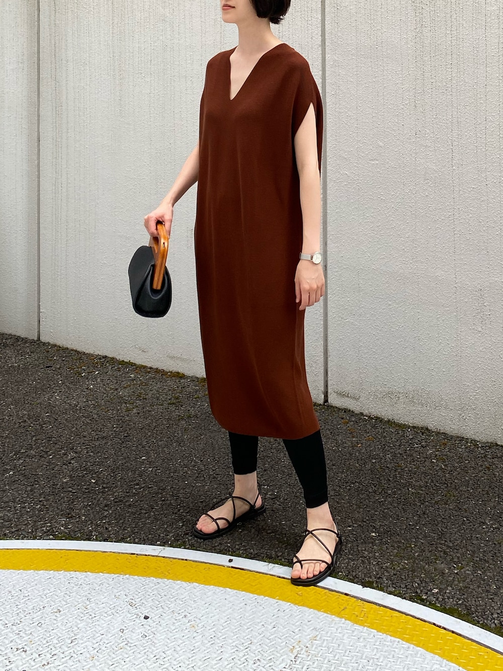 「mamekurogouchi、uniqlomame、マメクロゴウチ、COOLなこのコが仲間入り、シンプル、ゆるコーデ」｜「UNIQLOのアイテム（ワンピース/ドレス、ブラウン系）」を使った、Ayaさん（レディース・173cm）の夏コーディネートの1枚目の写真