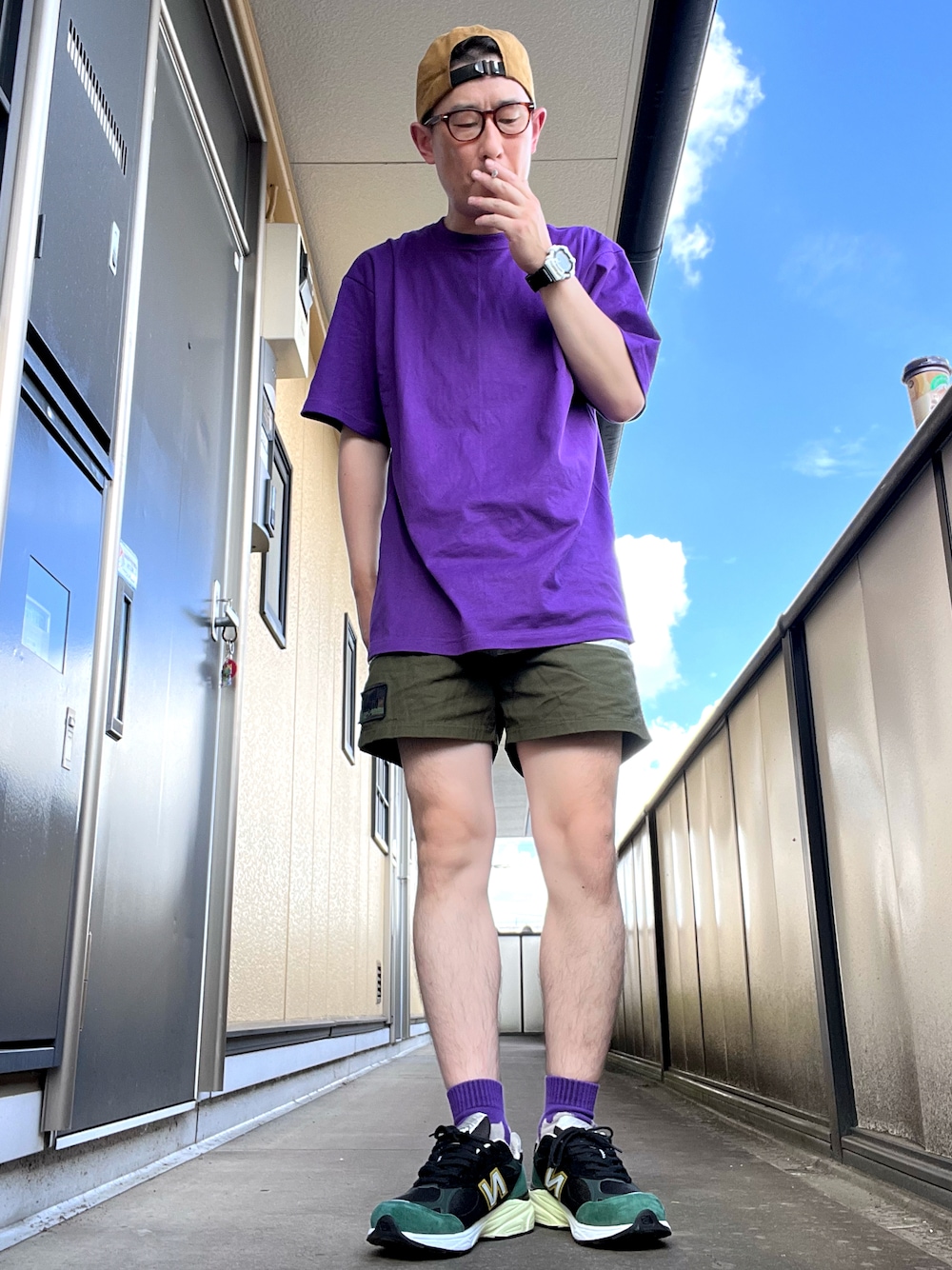 「Printstarの【Printstar】5.0オンス DMT ベーシックTシャツ 半袖無地T 00086（Tシャツ/カットソー、パープル系）」を使った、ゆうすけさん（メンズ・176cm）の夏コーディネートの1枚目の写真
