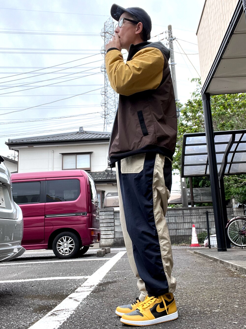 「休日コーデ、ゆるコーデ、スニーカーコーデ、AIR JORDAN、gym master、THE NORTH FACE、おしゃれさんと繋がりたい、オールインワン、NIKE」｜「gym masterのブレンドツイルオーバーオール（サロペット/オーバーオール、その他）」を使った、ゆうすけさん（メンズ・176cm）の春コーディネートの1枚目の写真