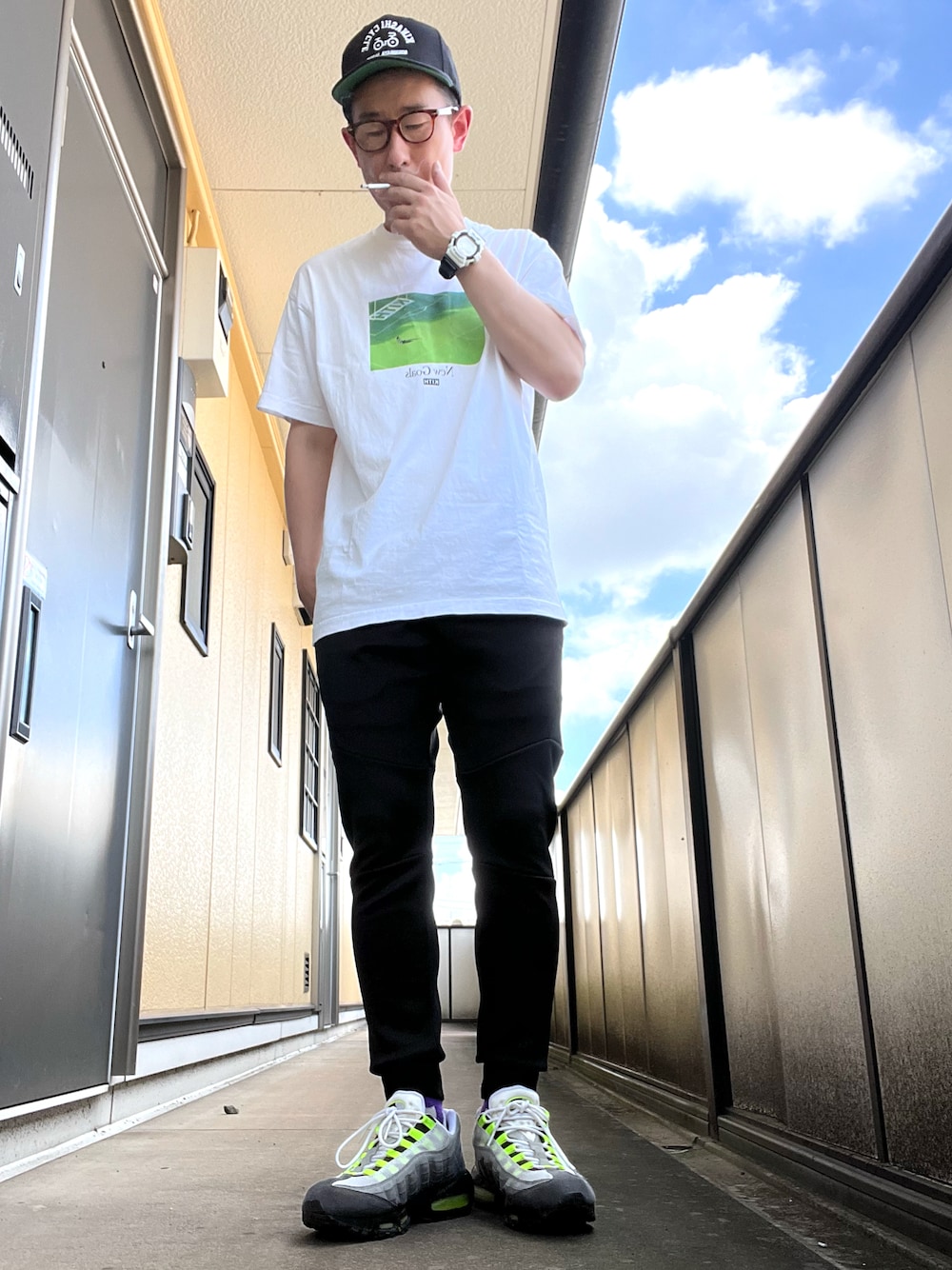 「おしゃれさんと繋がりたい、kith、CAMBIO、シンプル、木梨サイクル、AIR MAX、airmax95」｜「NIKEのアイテム（スニーカー、イエロー系）」を使った、ゆうすけさん（メンズ・176cm）の秋コーディネートの1枚目の写真