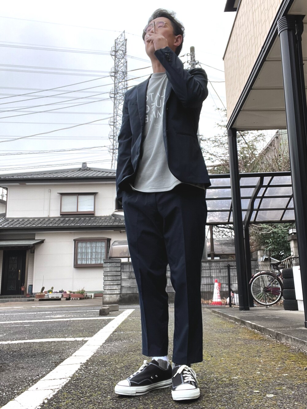 「春服、お洒落さんとつながりたい、スニーカー、セットアップ、UNIQLO、gelato pique、コンバース、チャックテイラー、Fumito GANRYU」｜「UNIQLOのテーラードジャケット（その他アウター、ブルー系）」を使った、ゆうすけさん（メンズ・176cm）の春コーディネートの1枚目の写真