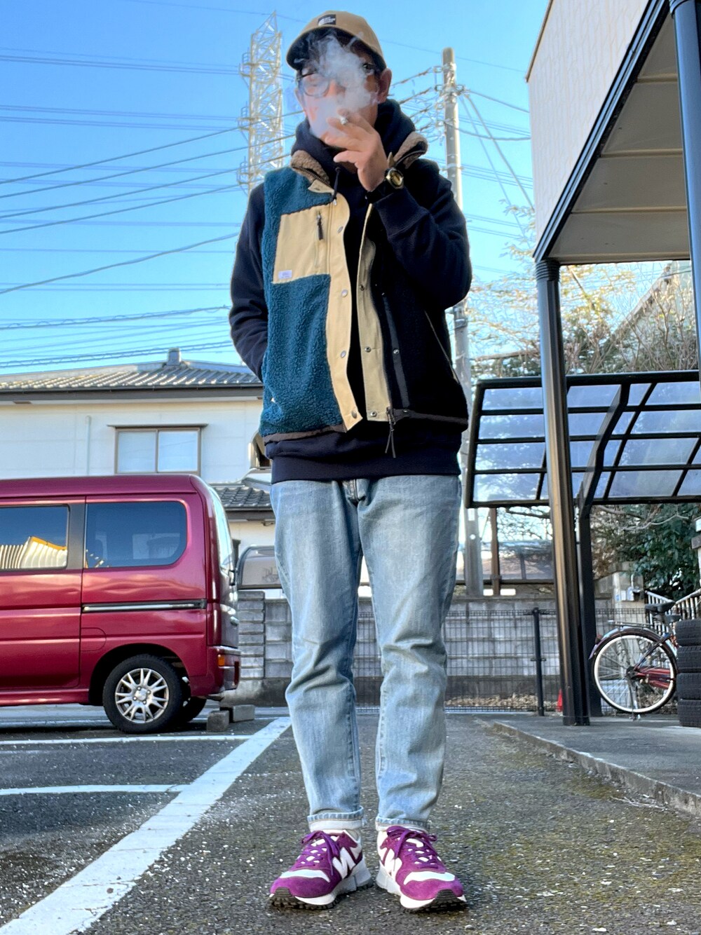 「冬のコーデ、ベスト、おしゃれさんと繋がりたい、zozoデニム、スニーカー、THE NORTH FACE、gymmaster、New Balance、パーカー」｜「ZOZOのスリムテーパードデニム／ライトインディゴブルー［MEN］（デニムパンツ、ブルー系）」を使った、ゆうすけさん（メンズ・176cm）の冬コーディネートの1枚目の写真