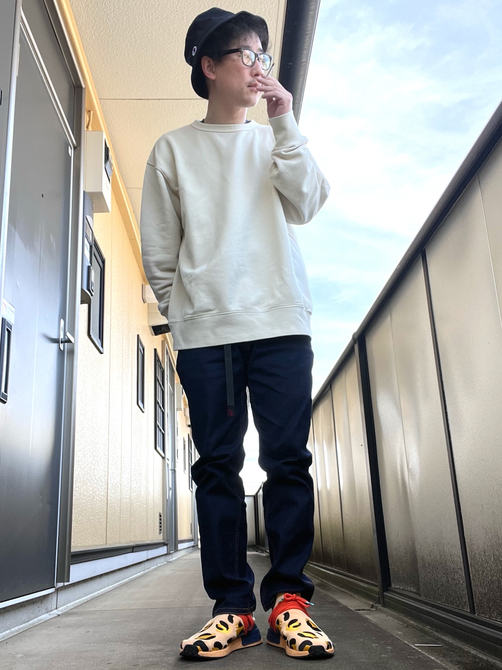 「お洒落さんとつながりたい、UNIQLO、休日コーデ、カジュアルコーデ、kith、NMD、adidas、GRAMICCI、バケットハット、Champion」｜「adidas Originalsのアイテム（スニーカー、その他）」を使った、ゆうすけさん（メンズ・176cm）の春コーディネートの1枚目の写真