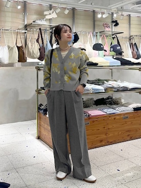 「LOWRYS FARM（ローリーズファーム）のメランジツイルワイドパンツ　242732（スラックス）」を使った、ヤスダ ナナセさん（レディース・154cm）の冬コーディネート