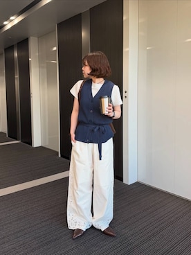 「LOWRYS FARM（ローリーズファーム）のフライスチビＴＥＥ 637055（Tシャツ/カットソー、ホワイト系）」を使った、ヤスダ ナナセさん（レディース・154cm）の春コーディネート