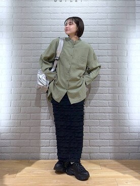 「アイテム（バックパック/リュック、シルバー系）」を使った、ヤスダ ナナセさん（レディース・154cm）の春コーディネート