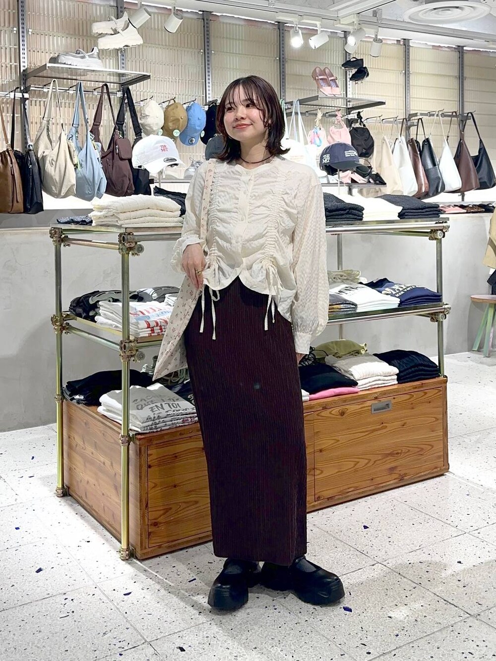 ヤスダ ナナセ(LOWRYS FARM ららぽーと柏の葉)|LOWRYS FARMのスニーカーを使ったコーディネート - WEAR