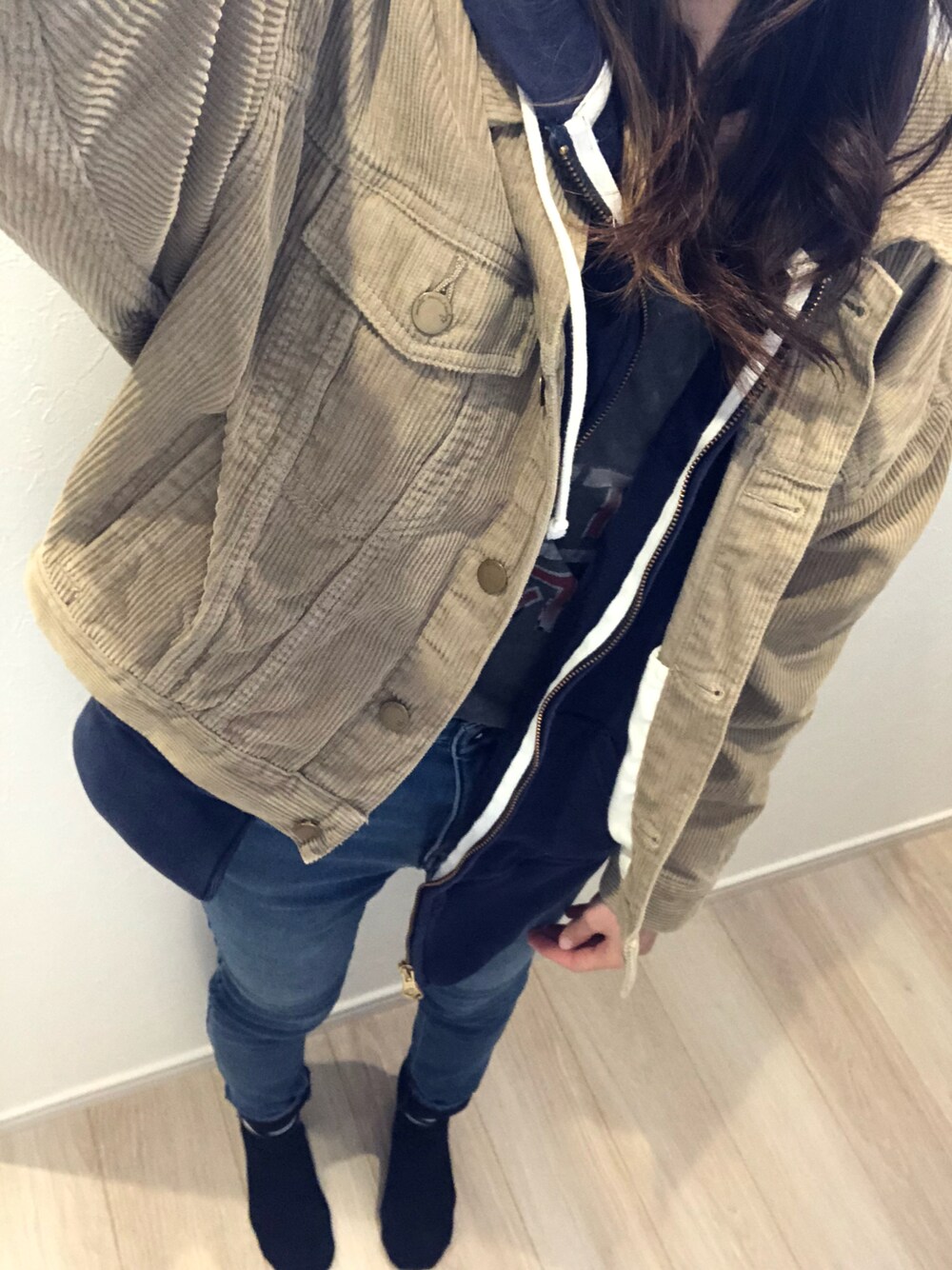 「シンプルコーデ、ジャケット、スキニー、プチプラ」｜「earth music&ecologyのCOTTON USAコーデュロイ(BIG Gジャン) ＊（ブルゾン、ベージュ系）」を使った、wwwwwataさん（レディース・160cm）の秋コーディネートの1枚目の写真