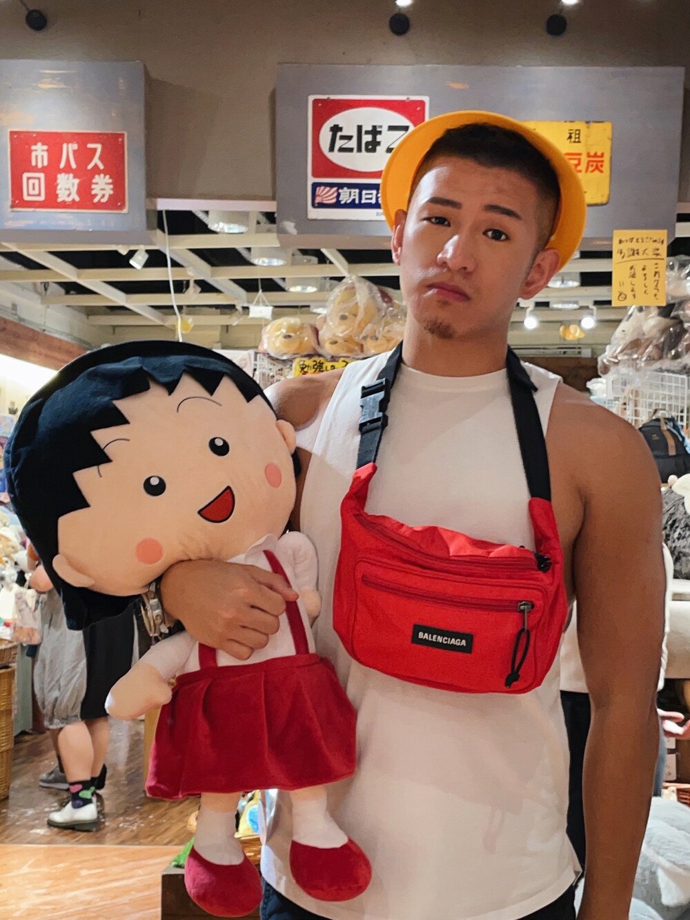 「小学生、夏コーデ、夏、夏だ！Tシャツ着よう！、BALENCIAGA、春コーデ、休日スタイル、ootd、街頭穿搭、漁夫帽」｜「asosのアイテム（タンクトップ、グレー系）」を使った、joe wong さん（メンズ・173cm）の春コーディネートの1枚目の写真