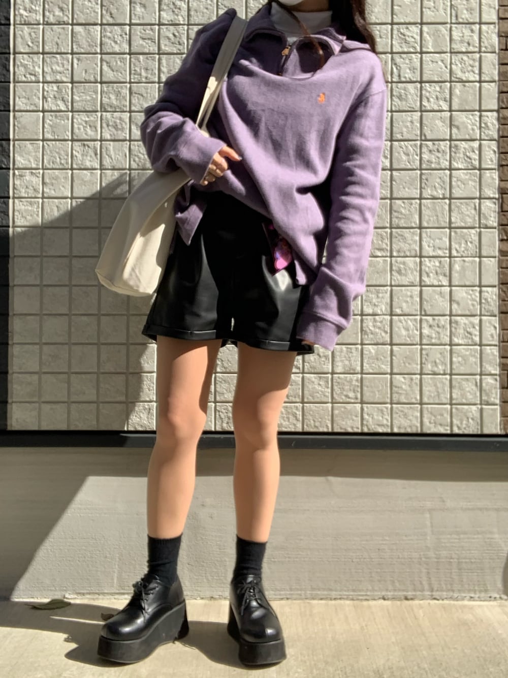 「オトナ女子、秋のコーデ、厚底シューズ、お出かけコーデ、Polo Ralph Lauren、古着、ハーフジップ、フェイクレザー、パープル、大人ガーリー」｜「WEGOのWEGO/ソフトタッチタートルネックカットソー（Tシャツ/カットソー、ホワイト系）」を使った、すまいる☻さん（レディース・164cm）の秋コーディネートの1枚目の写真