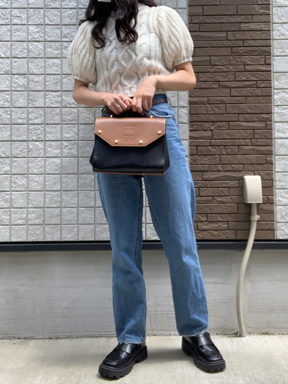 「カジュアル、シンプルスタイル、大人カジュアル、休日コーデ、ootd、ボリューム袖、大人ガーリー、半袖ニット、ケーブルニット、デニム」｜「WEGOのWEGO/スクエアローファー（ローファー、ブラック系）」を使った、すまいる☻さん（レディース・164cm）の秋コーディネートの1枚目の写真
