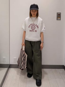 「URBAN RESEARCH DOORS（アーバンリサーチドアーズ）の『別注』CHAMPION×DOORS　SWEAT SHORT-SLEEVE SHIRTS（スウェット、ベージュ系）」を使った、MIHOさん（レディース・153cm）の春コーディネート