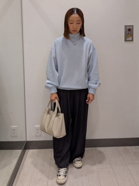 「ブルー」｜「アイテム（スウェット）」を使った、MIHOさん（レディース・153cm）の冬コーディネート