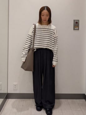 「URBAN RESEARCH（アーバンリサーチ）の『3サイズ展開』『イージーケア』 ウール混タックギャザーストレートパンツ（その他パンツ、グレー系）」を使った、MIHOさん（レディース・153cm）の秋コーディネート