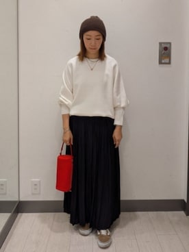 「URBAN RESEARCH（アーバンリサーチ）のコットンカシミヤスウェットニット（ニット/セーター、ホワイト系）」を使った、MIHOさん（レディース・152cm）の秋コーディネート