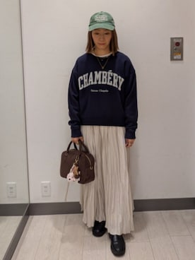 「URBAN RESEARCH DOORS（アーバンリサーチドアーズ）のカレッジロゴ刺繍スウェット（スウェット、ブルー系）」を使った、MIHOさん（レディース・153cm）の春コーディネート