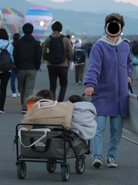 「アイテム（その他アウター、パープル系）」を使った、ちはるさん（レディース・164cm）の秋コーディネート