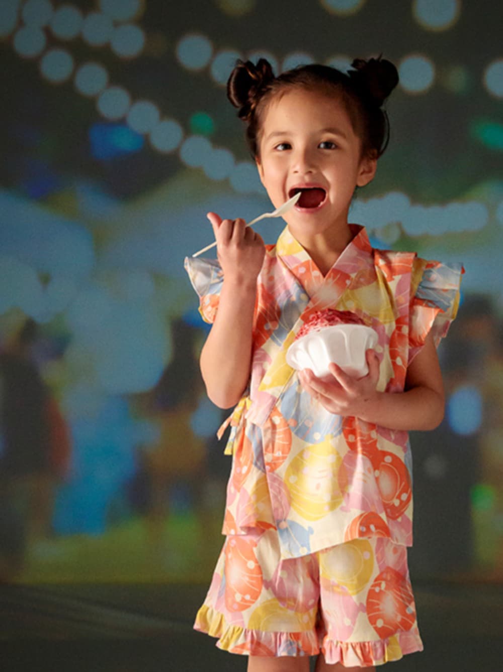 「F.O.Online Store、エフオーオンラインストア(F.O.Online Store)、BREEZE、ブリーズ、女の子、総柄、甚平、フリル、夏、夏休み、夏祭り、花火大会」｜「BREEZEの【すっぽり着られる】GIRLSフリル甚平（浴衣、ピンク系）」を使った、F.O.OnlineStoreさん（キッズ・110cm）の夏コーディネートの1枚目の写真