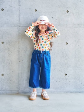 「apres les cours（アプレレクール）のロゴ刺繍キャップ（キャップ、ホワイト系）」を使った、F.O.OnlineStoreさん（キッズ・110cm）の秋コーディネート