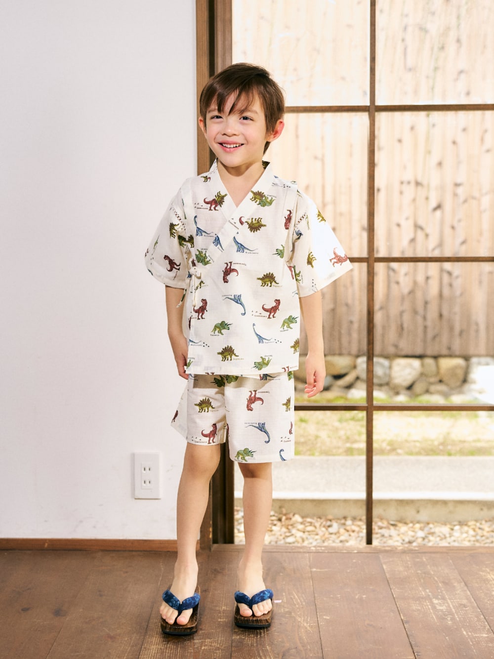 「F.O.Online Store、エフオーオンラインストア(F.O.Online Store)、apres les cours、アプレレクール、キッズコーデ、キッズファッション、男の子、男の子コーデ、浴衣、甚平、夏コーデ、夏、夏休み、夏祭り、お出かけコーデ」｜「apres les coursの【リンク】アプレのはんなりBOYS甚平（浴衣、ホワイト系）」を使った、F.O.OnlineStoreさん（キッズ・110cm）の春コーディネートの1枚目の写真