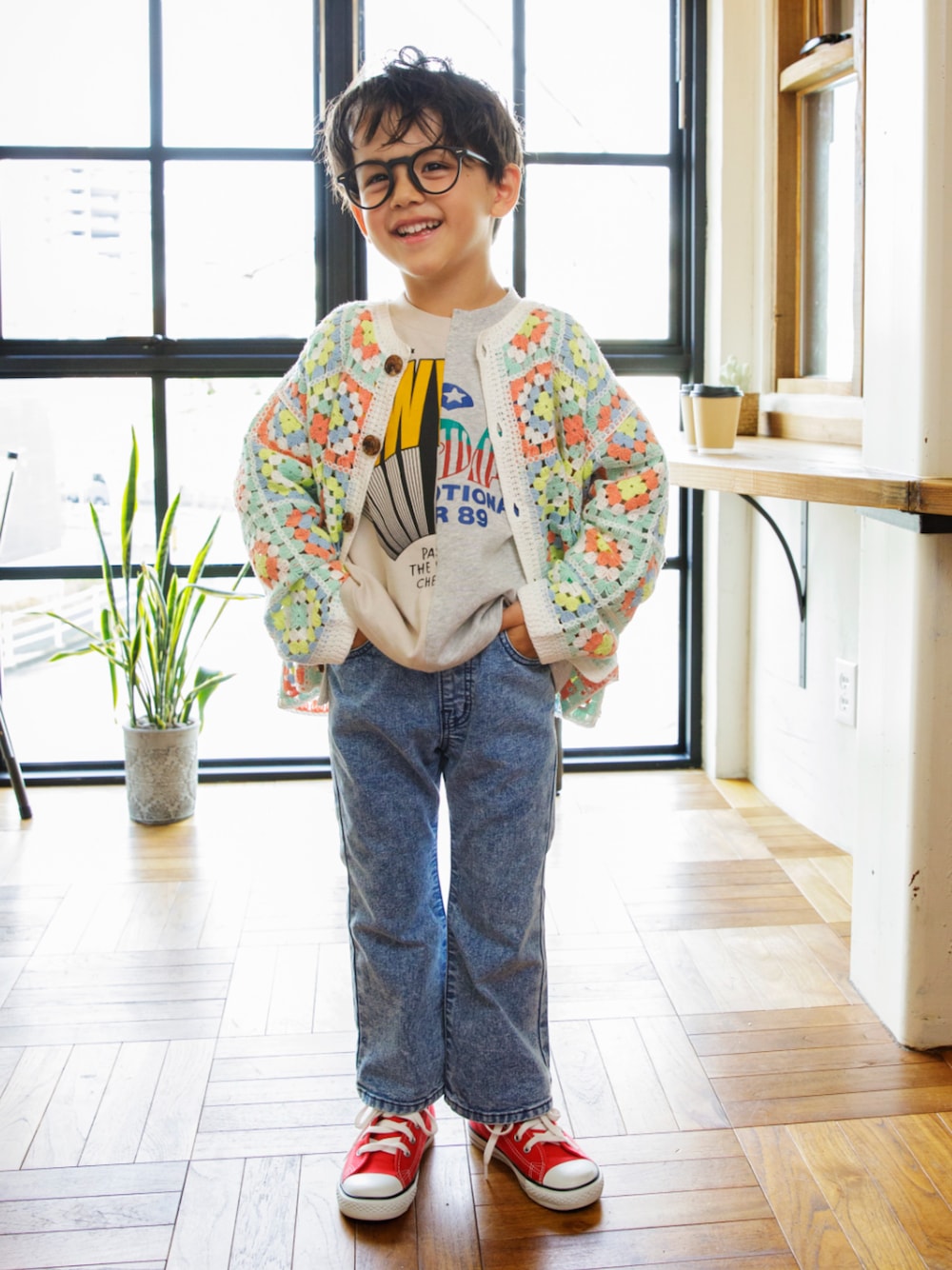 「F.O.Online Store、エフオーオンラインストア(F.O.Online Store)、BREEZE、ブリーズ、キッズコーデ、キッズファッション、男の子、ユニセックス、春コーデ、春、春服、カーディガン、アウター、カジュアル、通学コーデ」｜「BREEZEのクロシェカーディガン（カーディガン/ボレロ、その他）」を使った、F.O.OnlineStoreさん（キッズ・110cm）の冬コーディネートの1枚目の写真