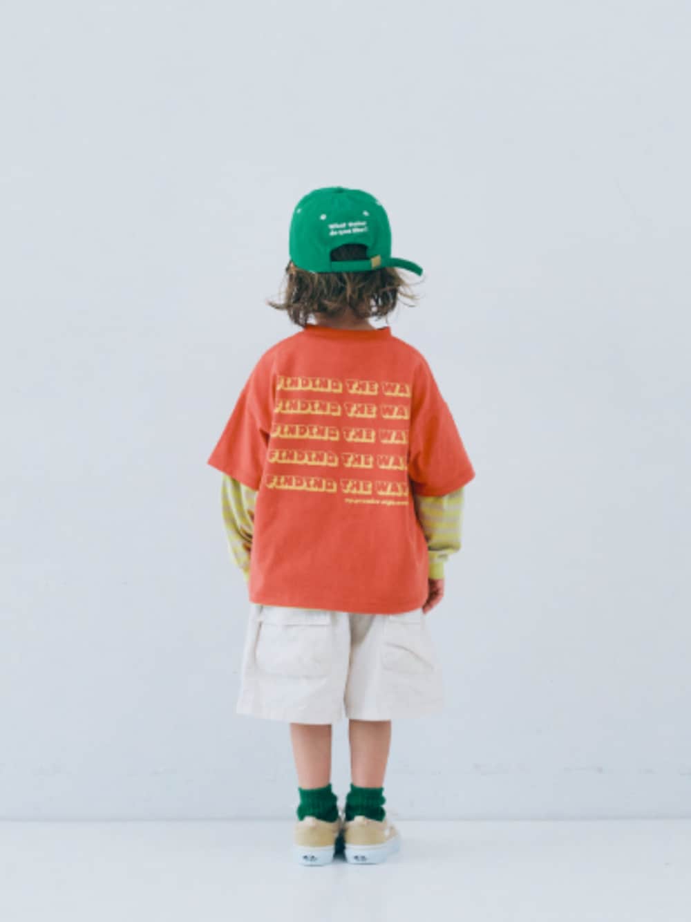 「F.O.Online Store、エフオーオンラインストア(F.O.Online Store)、p.premier、ピードットプルミエ、キッズコーデ、キッズファッション、男の子、ユニセックス、ロゴT、キャップ、ハーフパンツ、靴下チラ見せ、春コーデ、お花見、春めき満開コーデ」｜「p.premierのイロチ買いしたいカラーリブソックス（ソックス/靴下、グリーン系）」を使った、F.O.OnlineStoreさん（キッズ・110cm）の春コーディネートの1枚目の写真