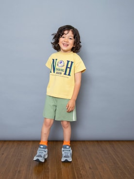「BREEZE（ブリーズ）の【WEB限定】カレッジプリントセットアップ（セットアップ、イエロー系）」を使った、F.O.OnlineStoreさん（キッズ・110cm）の夏コーディネート