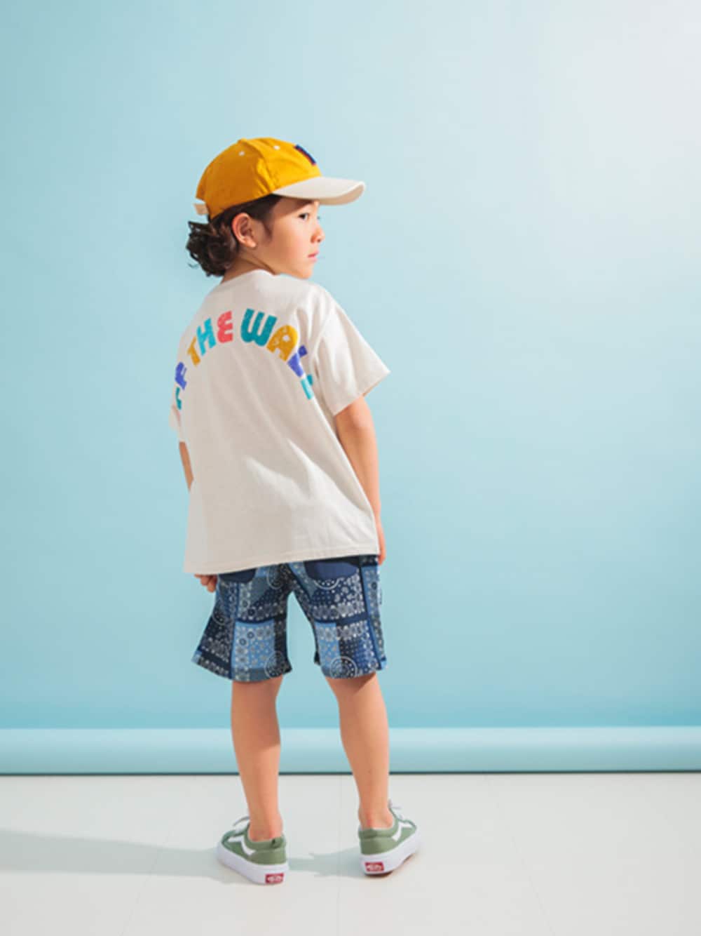 「F.O.Online Store、エフオーオンラインストア(F.O.Online Store)、BREEZE、ブリーズ、キャップ、半袖Ｔシャツ、ビッグシルエット、ハーフパンツ、総柄、バックプリント、夏コーデ、ロゴT、ワイドTシャツ、男の子、キッズコーデ」｜「BREEZEの3柄キャップ（キャップ、イエロー系）」を使った、F.O.OnlineStoreさん（キッズ・110cm）の夏コーディネートの1枚目の写真