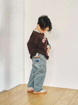 「apres les cours（アプレレクール）の【リンク】バラエティ転写モチーフ長袖Tシャツ（Tシャツ/カットソー、ブラウン系）」を使った、F.O.OnlineStoreさん（キッズ・110cm）の秋コーディネート