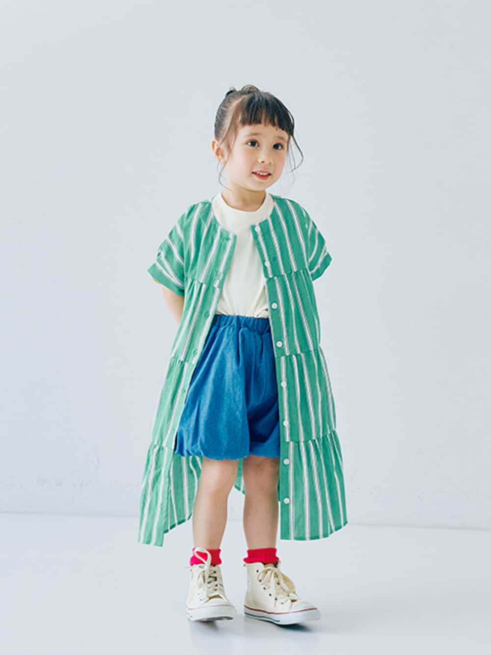 「エフオーオンラインストア(F.O.Online Store)、p.premier、ピードットプルミエ、キッズ、キッズファッション、キッズコーデ、女の子、女の子コーデ、春コーデ、おでかけコーデ、春のNewスタイル、靴下チラ見せ、靴下コーデ、レイヤードスタイル、夏コーデ」｜「p.premierのネオンカラーリブソックス（ソックス/靴下、ピンク系）」を使った、F.O.OnlineStoreさん（キッズ・110cm）の春コーディネートの1枚目の写真