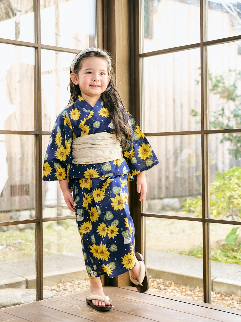 「F.O.Online Store、エフオーオンラインストア(F.O.Online Store)、apres les cours、アプレレクール、キッズコーデ、キッズファッション、女の子、女の子コーデ、夏コーデ、夏、夏休み、夏祭り、浴衣、お出かけコーデ、花柄」｜「apres les coursの【リンク】アプレのはんなり浴衣（浴衣、ブルー系）」を使った、F.O.OnlineStoreさん（キッズ・110cm）の春コーディネートの1枚目の写真