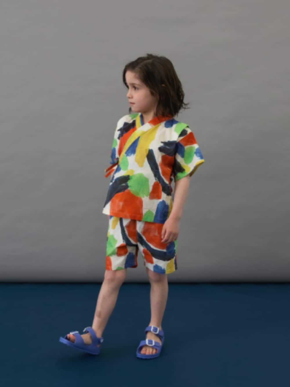 「BREEZE、ブリーズ、キッズコーデ、キッズファッション、男の子、男の子コーデ、浴衣、甚平、サンダル、夏コーデ、夏祭り、お出かけコーデ、モード、カジュアルコーデ、花火大会」｜「BREEZEのEVAサンダル（サンダル、ブルー系）」を使った、F.O.OnlineStoreさん（キッズ・110cm）の春コーディネートの1枚目の写真