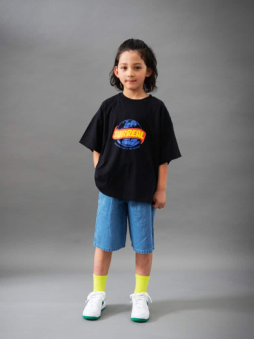 「F.O.Online Store、エフオーオンラインストア(F.O.Online Store)、BREEZE、ブリーズ、キッズコーデ、キッズファッション、男の子、ユニセックス、ストリート、カジュアル、カジュアルコーデ、ハーフパンツ、デニム、靴下チラ見せ、モード」｜「BREEZEの【B NEW JACK】ワイドハーフパンツ_ジュニア対応（その他パンツ、ブルー系）」を使った、F.O.OnlineStoreさん（キッズ・130cm）の春コーディネートの1枚目の写真