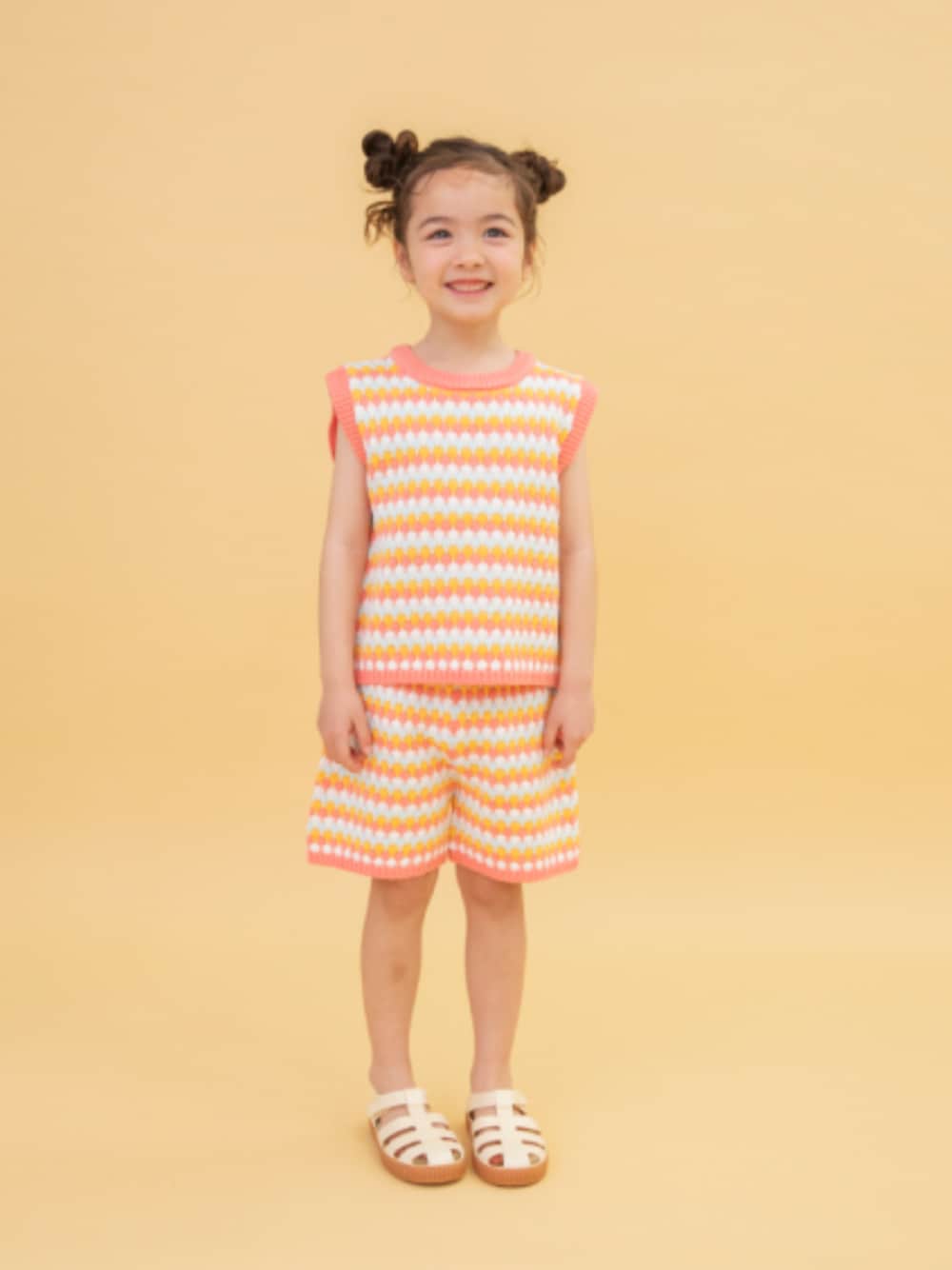 「F.O.Online Store、エフオーオンラインストア(F.O.Online Store)、BREEZE、ブリーズ、キッズコーデ、キッズファッション、女の子、ユニセックス、ボーダー、セットアップ、春夏コーデ、夏コーデ、夏服、プチプラ、ハーフパンツ」｜「BREEZEの【WEB限定】サマーニットタンクトップ（Tシャツ/カットソー、ピンク系）」を使った、F.O.OnlineStoreさん（キッズ・110cm）の春コーディネートの1枚目の写真