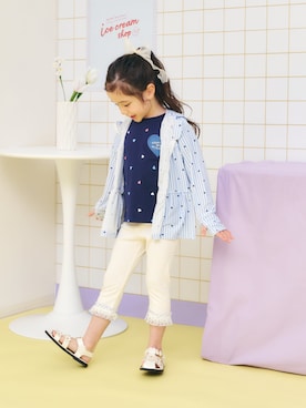 「apres les cours（アプレレクール）のフラワーグルカサンダル（サンダル、ホワイト系）」を使った、F.O.OnlineStoreさん（キッズ・110cm）の春コーディネート