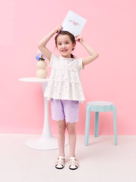 「apres les cours（アプレレクール）のフラワーグルカサンダル（サンダル、ホワイト系）」を使った、F.O.OnlineStoreさん（キッズ・110cm）の夏コーディネート