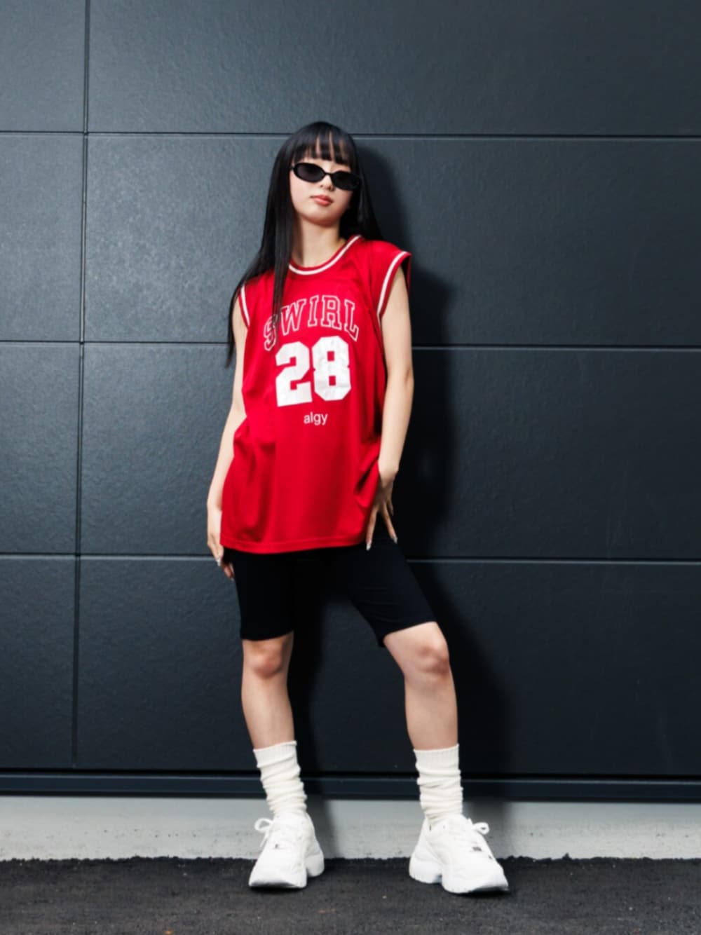 「F.O.Online Store、エフオーオンラインストア(F.O.Online Store)、ALGY、アルジー、キッズコーデ、キッズファッション、女の子、カジュアル、お出かけコーデ、モード系、ストリート系、タンクトップ、Tシャツ、ハーフパンツ、スポーツミックス」｜「algyのalgyロゴボリュームルーズソックス（ソックス/靴下、ホワイト系）」を使った、F.O.OnlineStoreさん（キッズ・154cm）の夏コーディネートの1枚目の写真