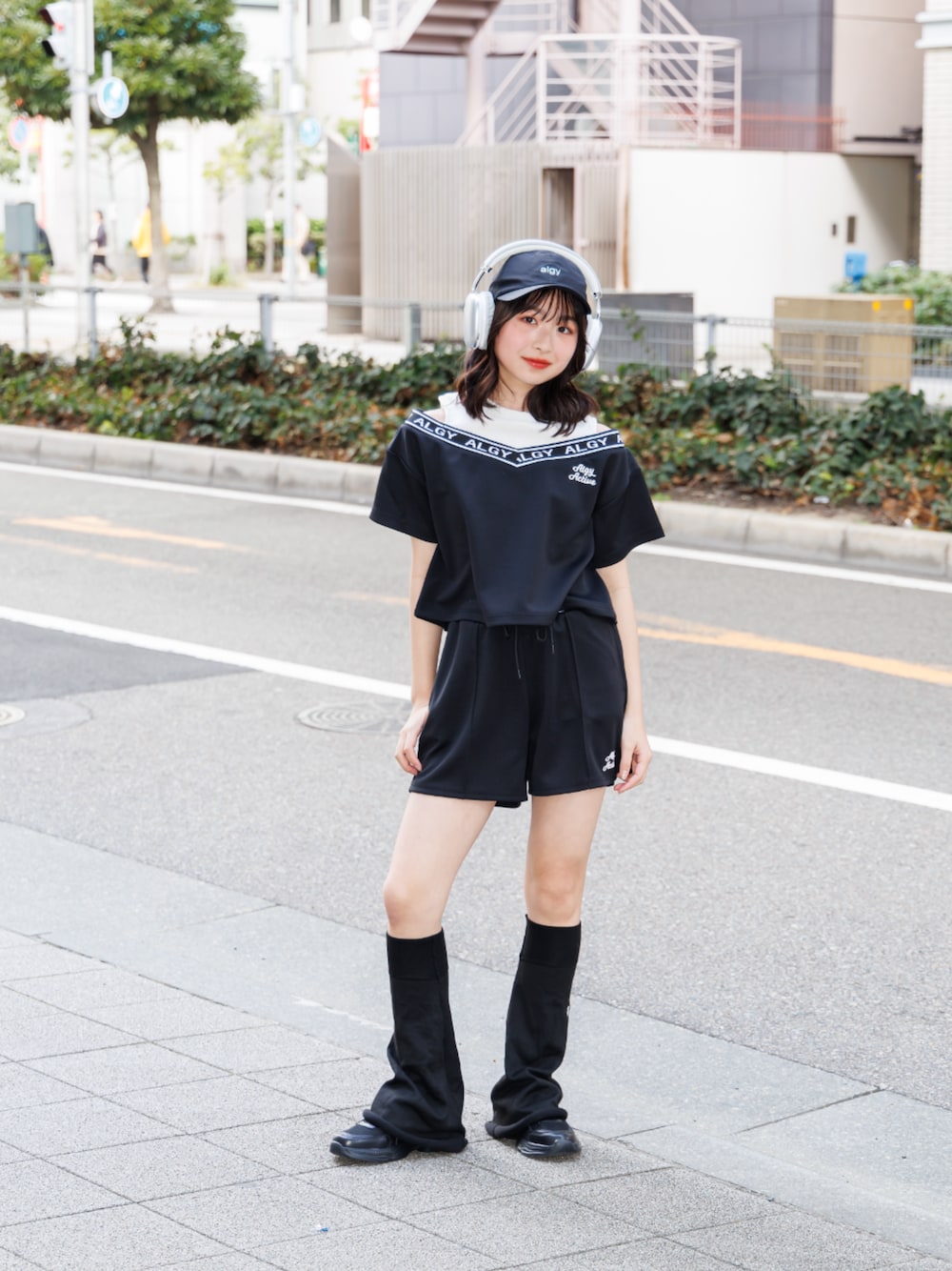 「F.O.Online Store、エフオーオンラインストア(F.O.Online Store)、ALGY、アルジー、キッズコーデ、キッズファッション、女の子、女の子コーデ、カジュアル、カジュアルコーデ、ストリート、キャップ、モノトーン、プチプラ、モード」｜「algyの【ACTIVE/セットアップ】ドッキングT_ 吸水速乾（Tシャツ/カットソー、ブラック系）」を使った、F.O.OnlineStoreさん（キッズ・154cm）の春コーディネートの1枚目の写真