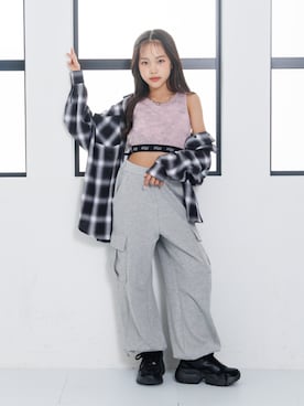 「アイテム（カーゴパンツ）」を使った、F.O.OnlineStoreさん（キッズ・140cm）の冬コーディネート