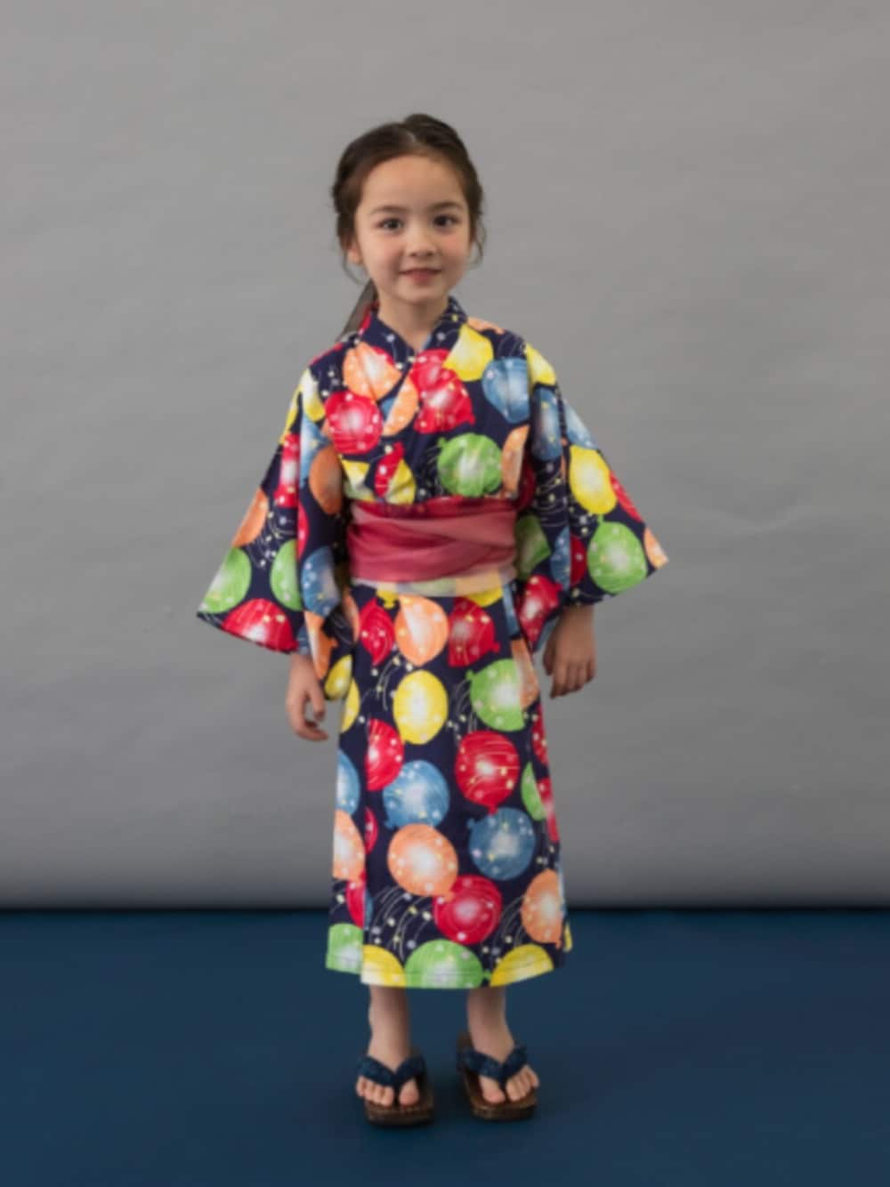 「F.O.Online Store、エフオーオンラインストア(F.O.Online Store)、BREEZE、ブリーズ、キッズコーデ、キッズファッション、女の子、女の子コーデ、浴衣、甚平、夏コーデ、お出かけコーデ、きれいめカジュアル、春夏コーデ、プチプラ」｜「BREEZEの【すっぽり着られる】Girls浴衣_帯つき_ジュニア対応（浴衣、ブルー系）」を使った、F.O.OnlineStoreさん（キッズ・110cm）の春コーディネートの1枚目の写真